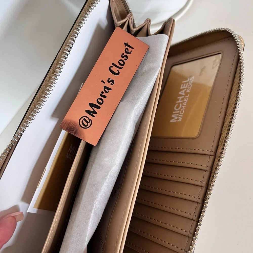 🦋Michael Kors Large Continental Wallet